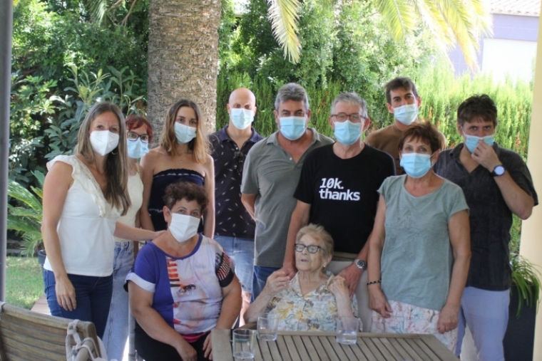 Vicentica Llidó Mestre, de Oliva, cumple 100 años con una mente privilegiada