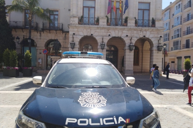 Internado un menor tras agredir a otro en Gandia para robarle