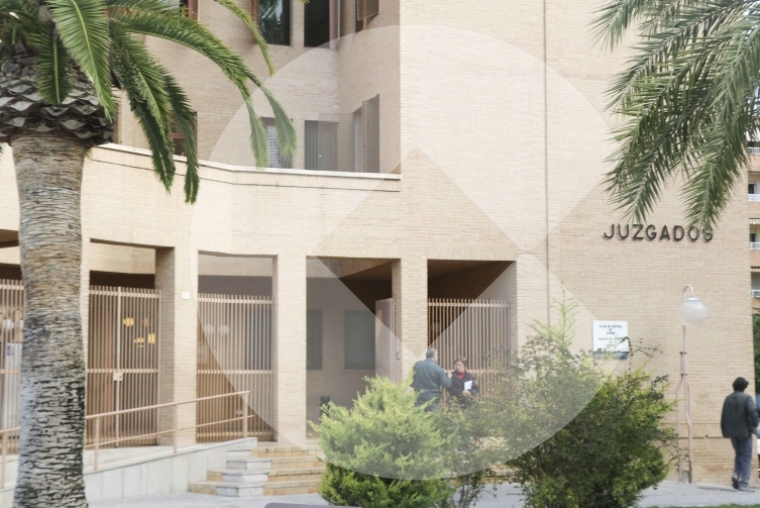 La justicia da la razón a la ex mujer del profesor de música de Gandia