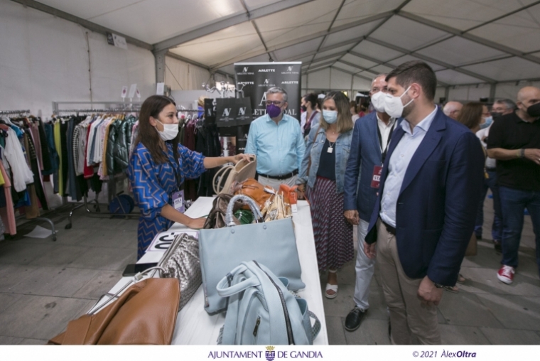 Fin de semana de outlet en la carpa de Fira Mercat Gandia en el Prado