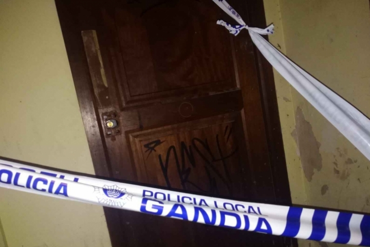 Unos okupas huyen al ser sorprendidos en Tano Puríssima de Gandia