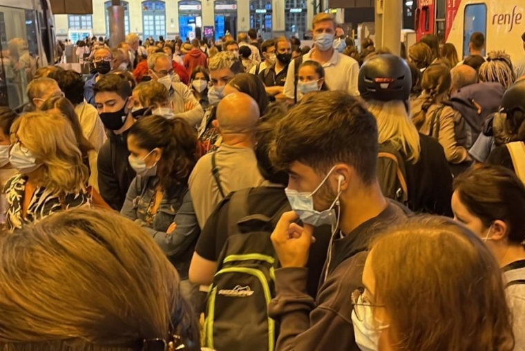 A nadie le importa lo que sucede en los trenes de Renfe Gandia-València