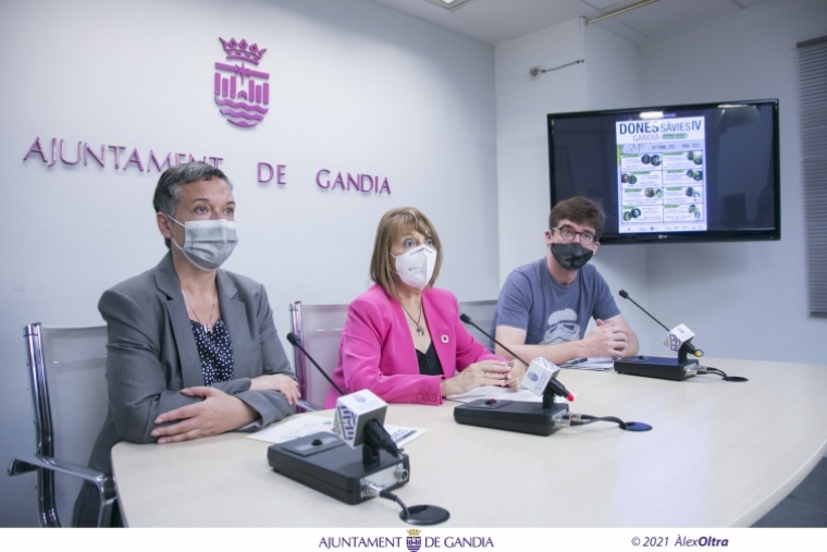 La Biblioteca de Gandia retoma las conferencias presenciales Dones Sàviees