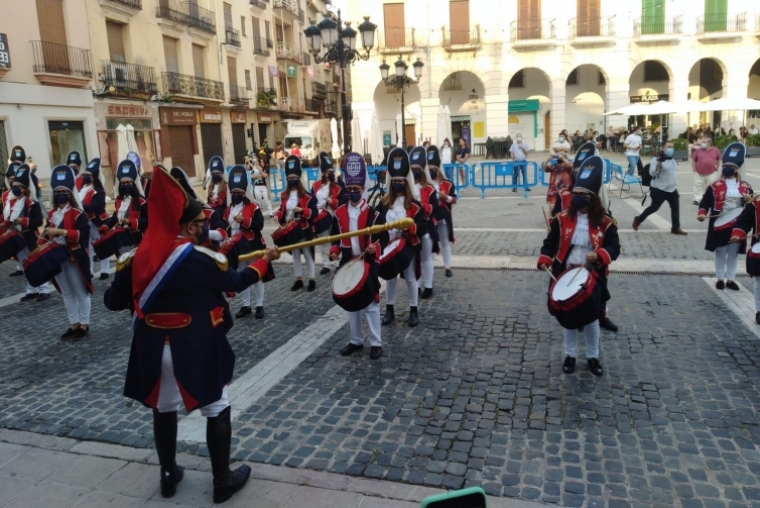El Tio de la Porra sale por fin a liberar a los escolares de Gandia
