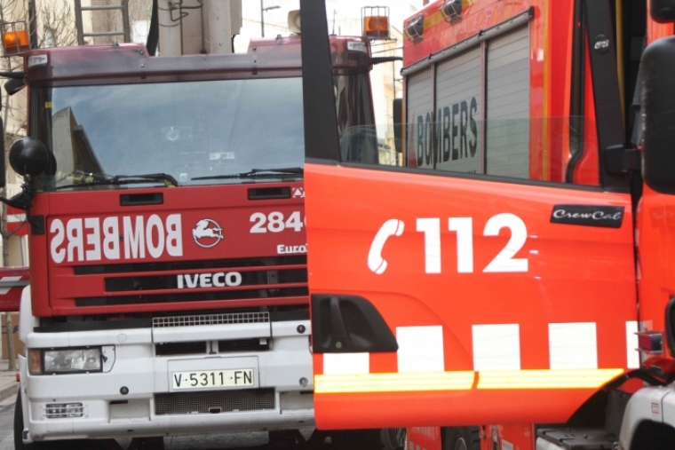 Una mujer y un hombre atendidos tras un incendio en Gandia