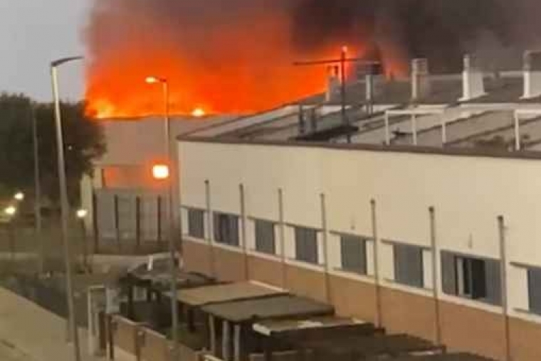 Carretera cortada en Beniarjó 3 meses después de un incendio