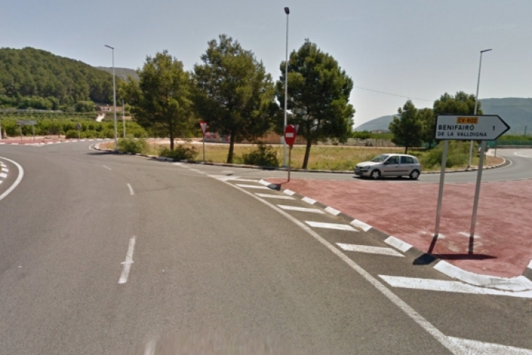 Una mujer herida en una colisión entre un coche y un camión en Benifairó