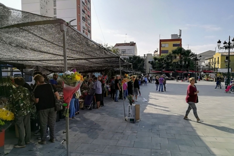 Mercadillo de Flores de Todos Los Santos en el Prado de Gandia