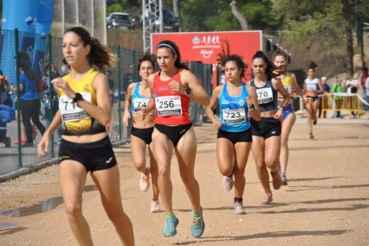 Andrea Abad gana en categoría absoluta femenina el Cross de Alcoi