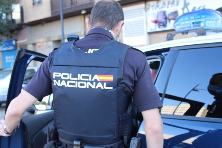 Detenida una mujer responsable de varios robos con fuerza en locales 