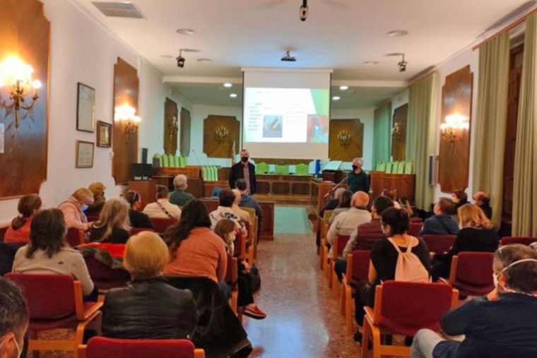 Éxito del taller de compostaje doméstico en el Ayuntamiento de Oliva