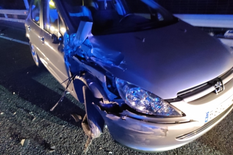 Un kamikaze intenta estrellar su coche contra un camión en la N332 en Gandia