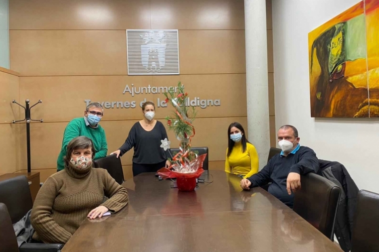 Tavernes apuesta por una decoración navideña sostenible