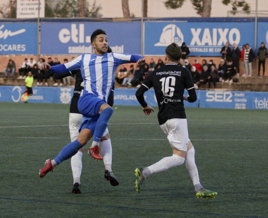 Un CF Gandia imperial se exhibe en Jávea