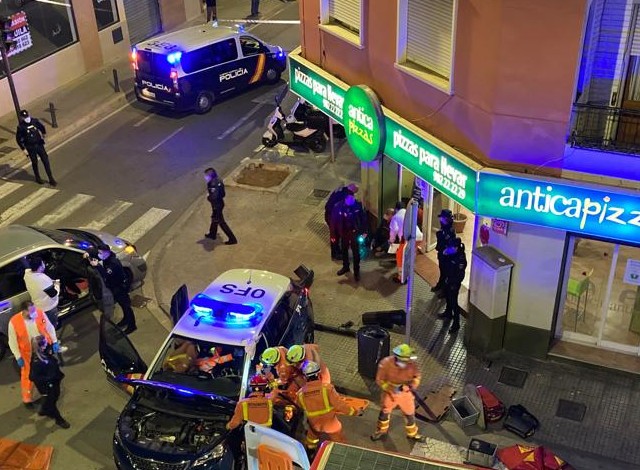 Varios heridos al colisionar un Zeta de la Policía Nacional y un coche en Gandia