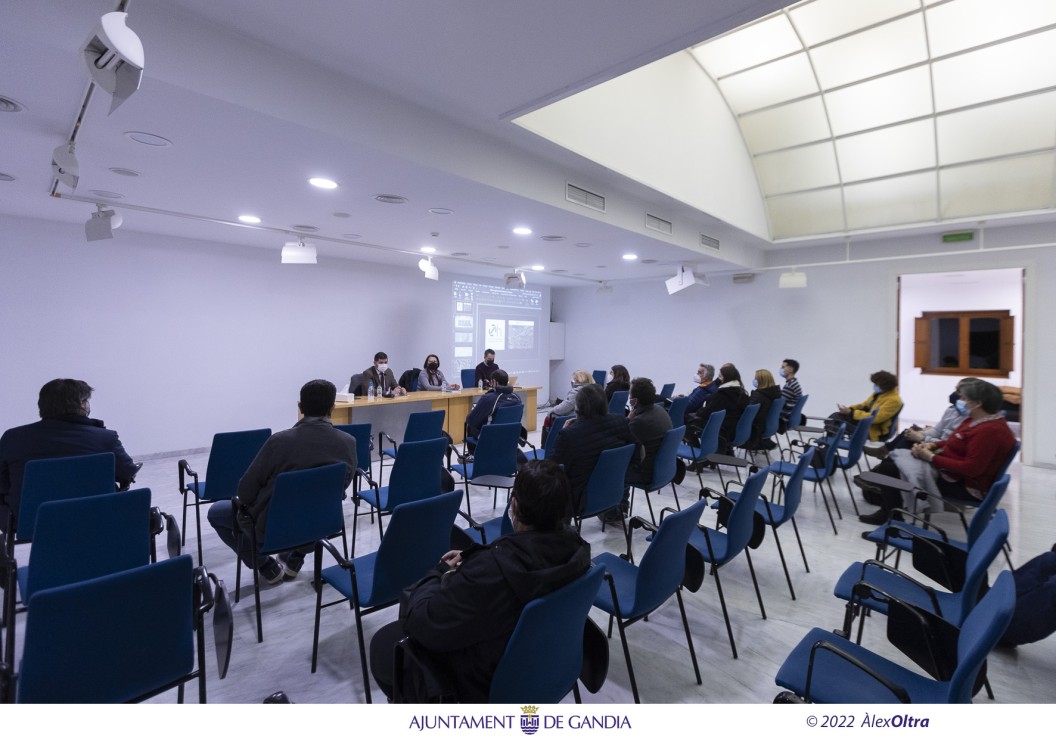 El alcalde de Gandia presenta a los vecinos de Benicanena el proyecto sufragado por Europa