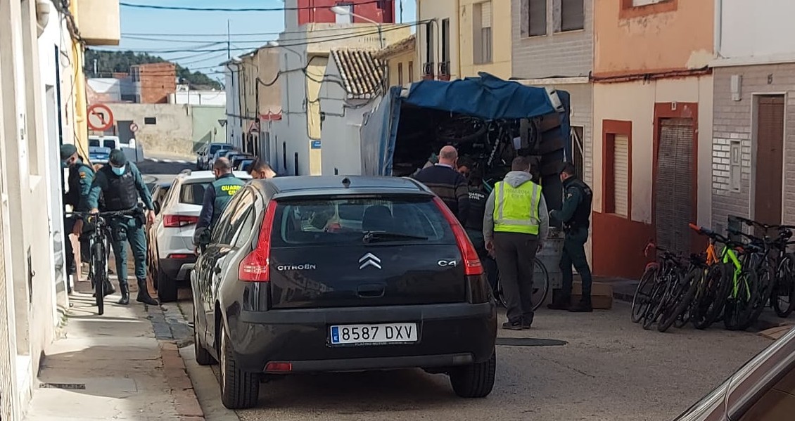 Detenidos por la Guardia Civil en Tavernes tras robar decenas de bicicletas