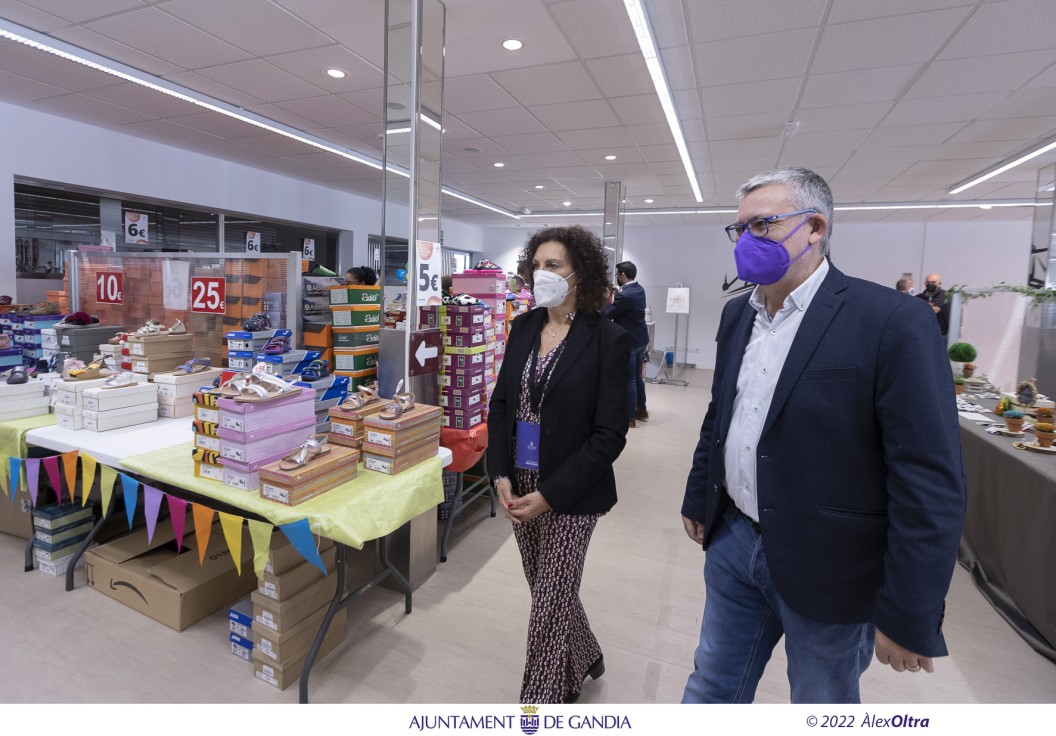 Desde hoy en FiraMercat Gandia el outlet de zapatos y complementos todo el fin de semana
