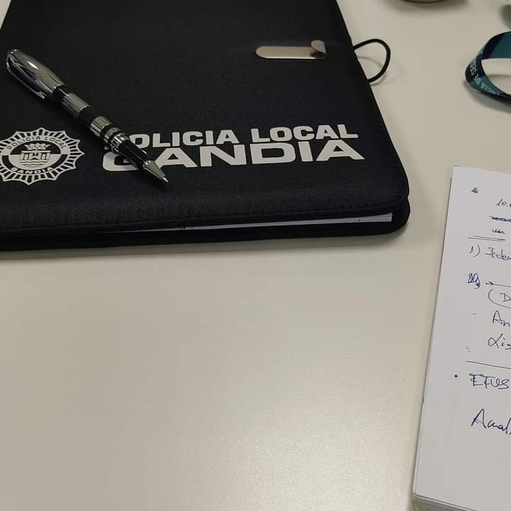Charlas de la Policía Local de Gandia sobre el uso de cohetes por escolares