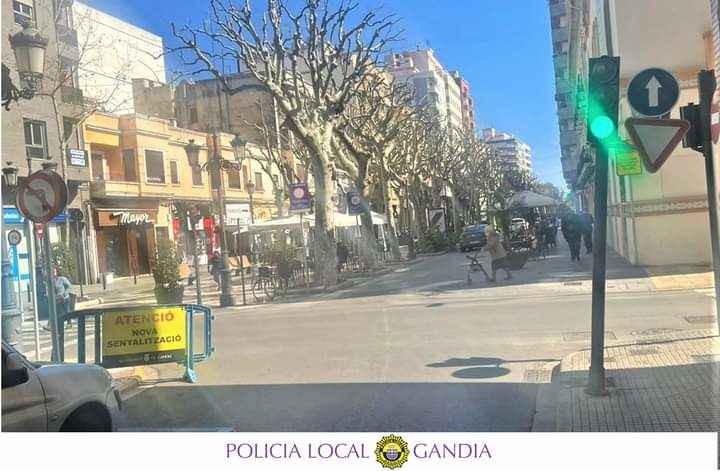 La Policía Local de Gandia advierte de nueva señalización en el Paseo