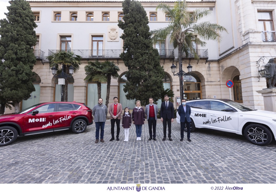 Moll Autos: 15 años como vehículo oficial de las Falleras Mayores de Gandia