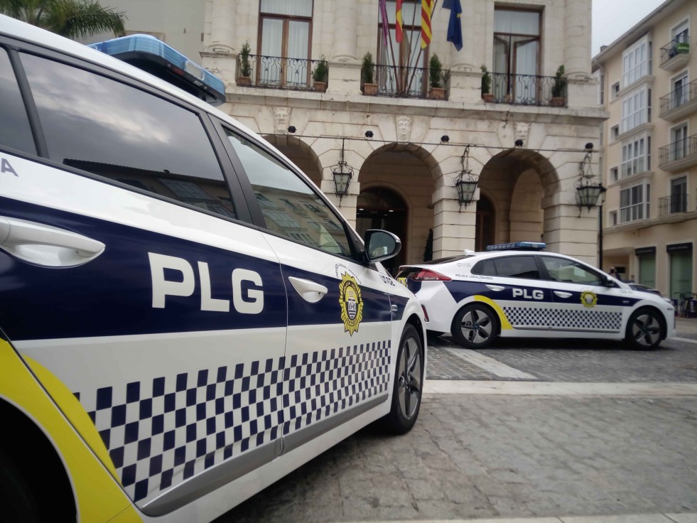 La Policía Local denuncia a un pub de Gandia por vender alcohol a menores