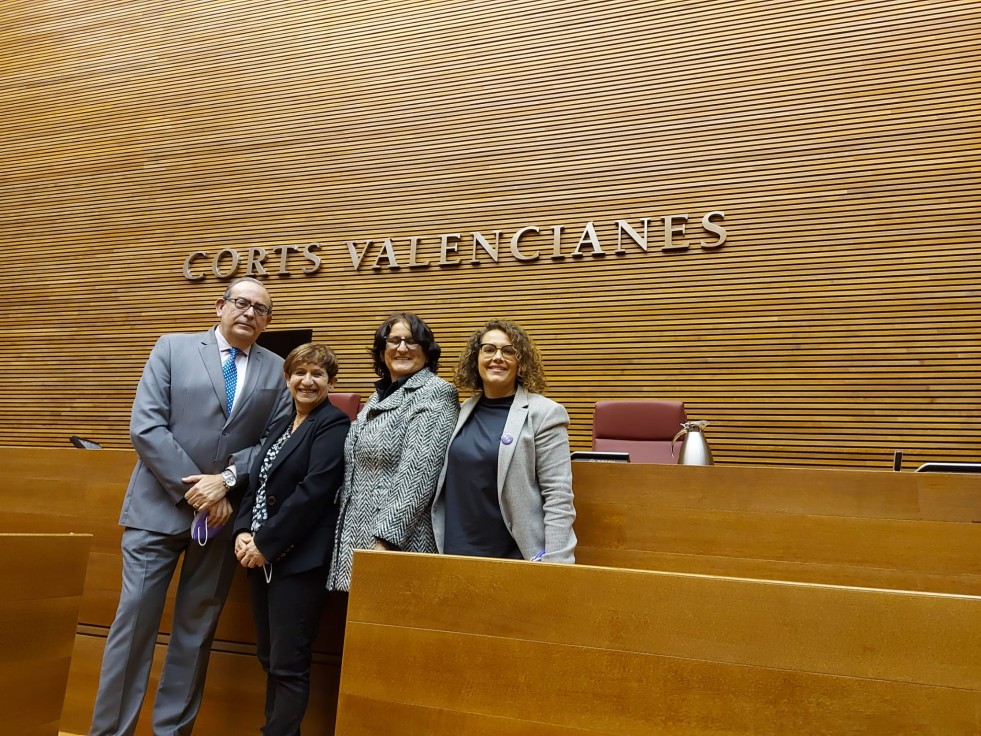 Las Corts reconocen la labor de la Asociación de Mujeres de la Mar del Grau de Gandia