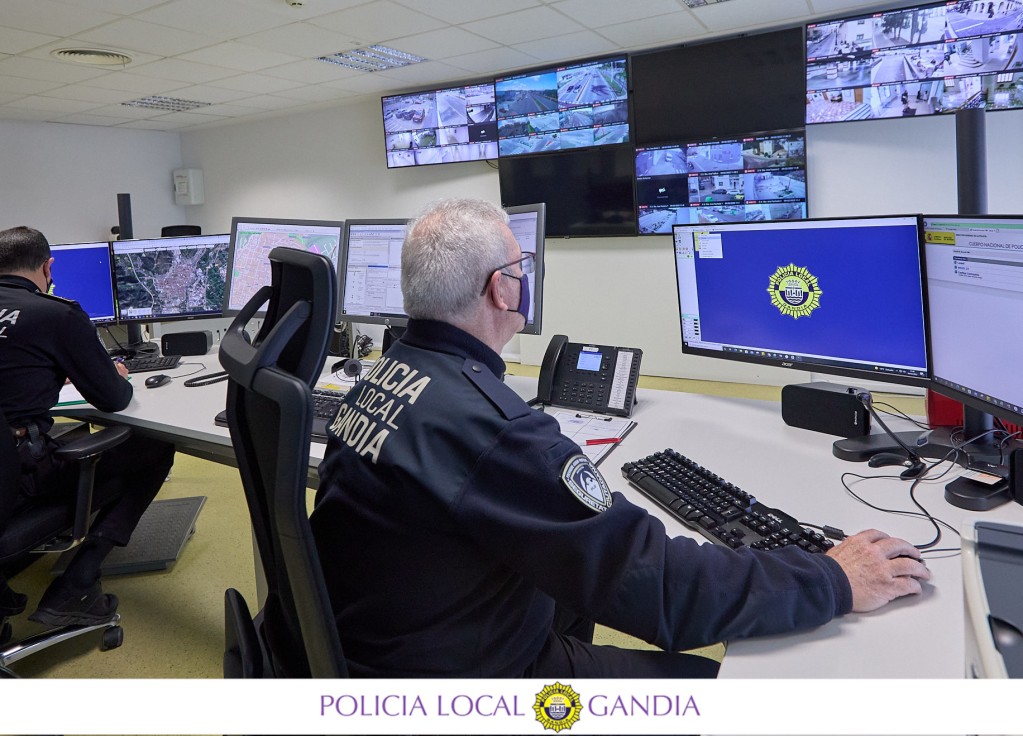 La Policía Local de Gandia avisa del corte, hoy miércoles, del puente de Carrefour