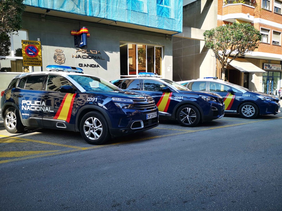 Agentes de la Policía Nacional en Gandia salvan la vida a una mujer que sufrió un infarto en su domicilio