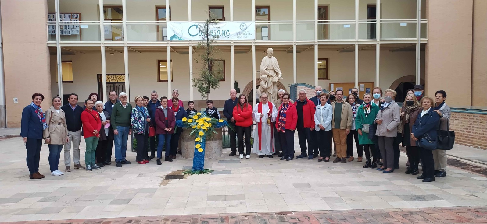 La Cruz de Mayo de San Pedro y de la Santísima Cruz en Gandia se solidariza con Ucrania