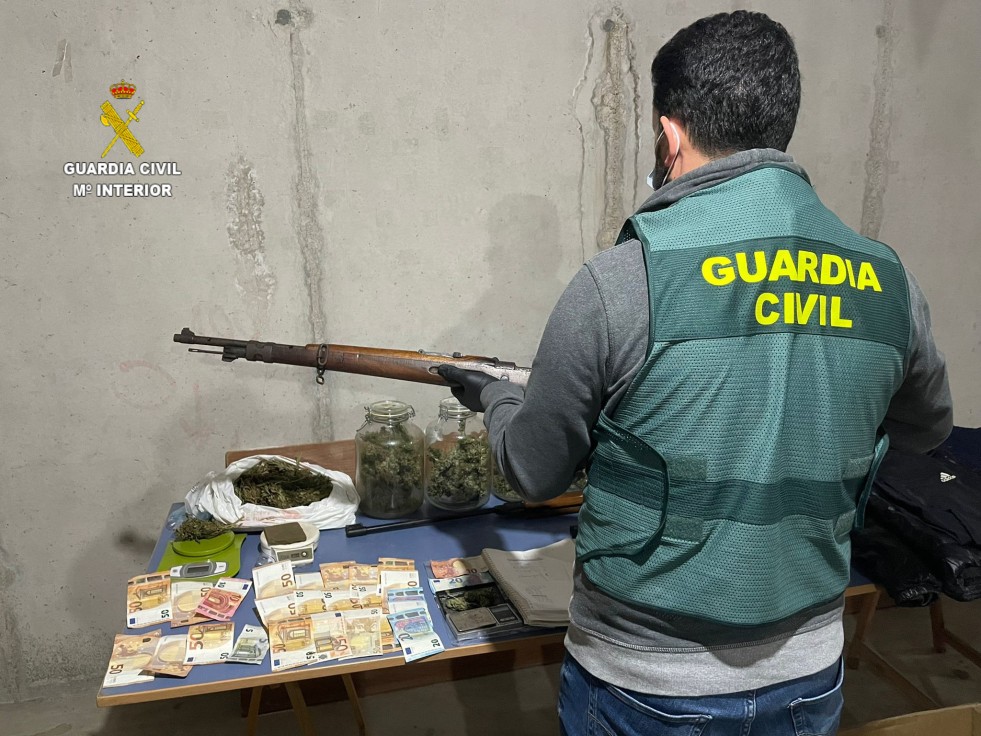 La Guardia Civil de Tavernes detiene a 4 personas por tráfico de drogas y robos con violencia