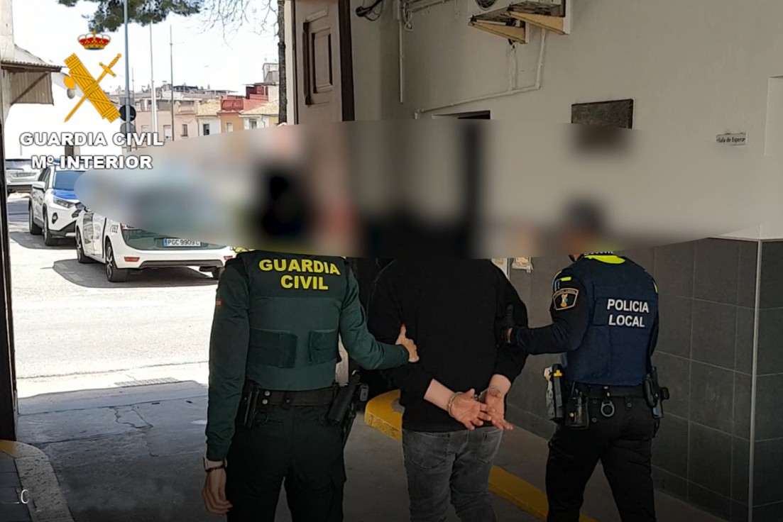 Un preso de Gandia detenido por robar el Viernes Santo en una gasolinera de Sueca