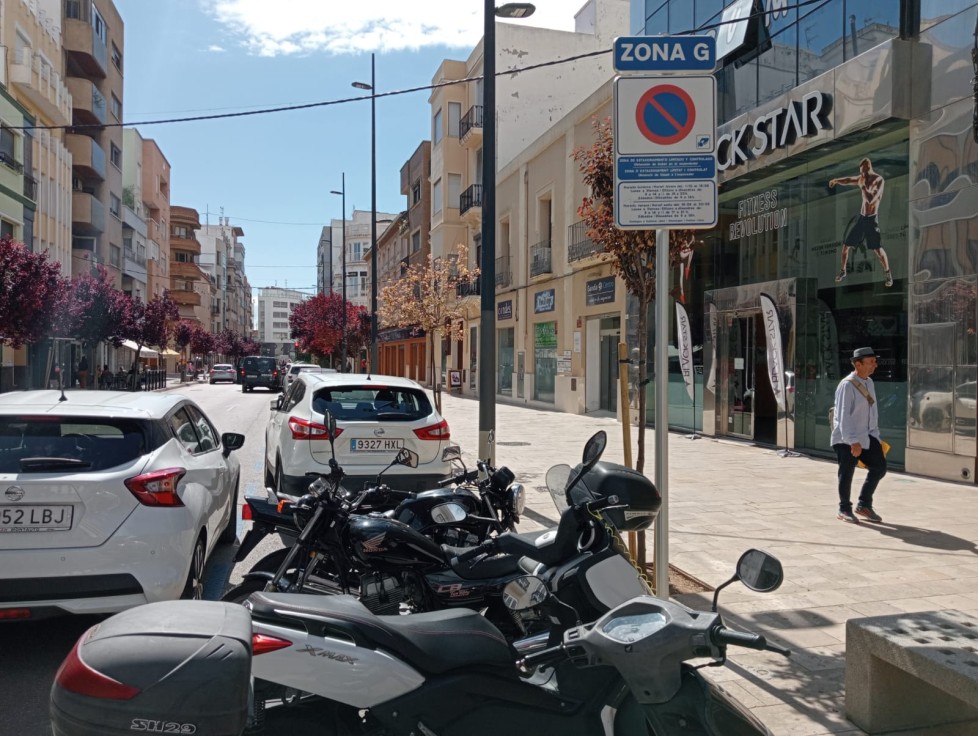Gandia sancionará a motos y ciclomotores que aparquen en Zona Azul