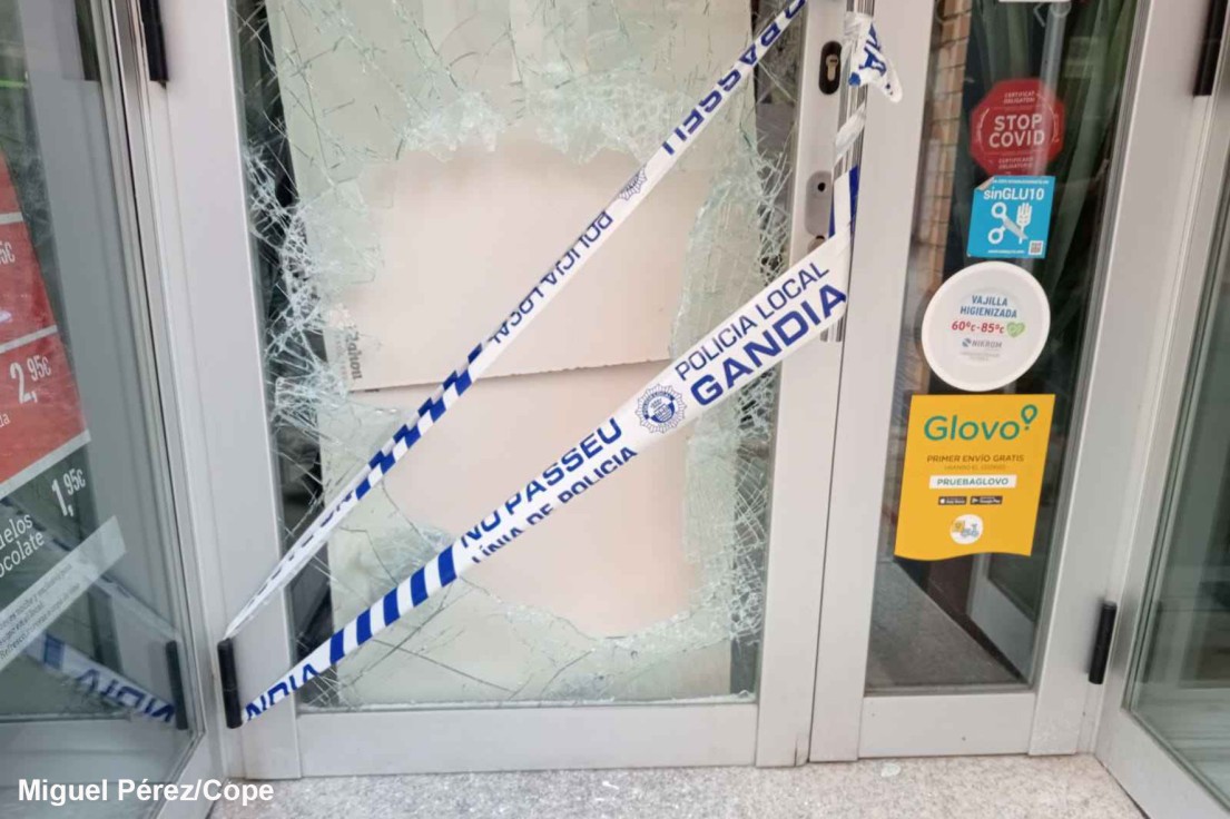 Rompen la cristalera de un restaurante en el Prado de Gandia para robar