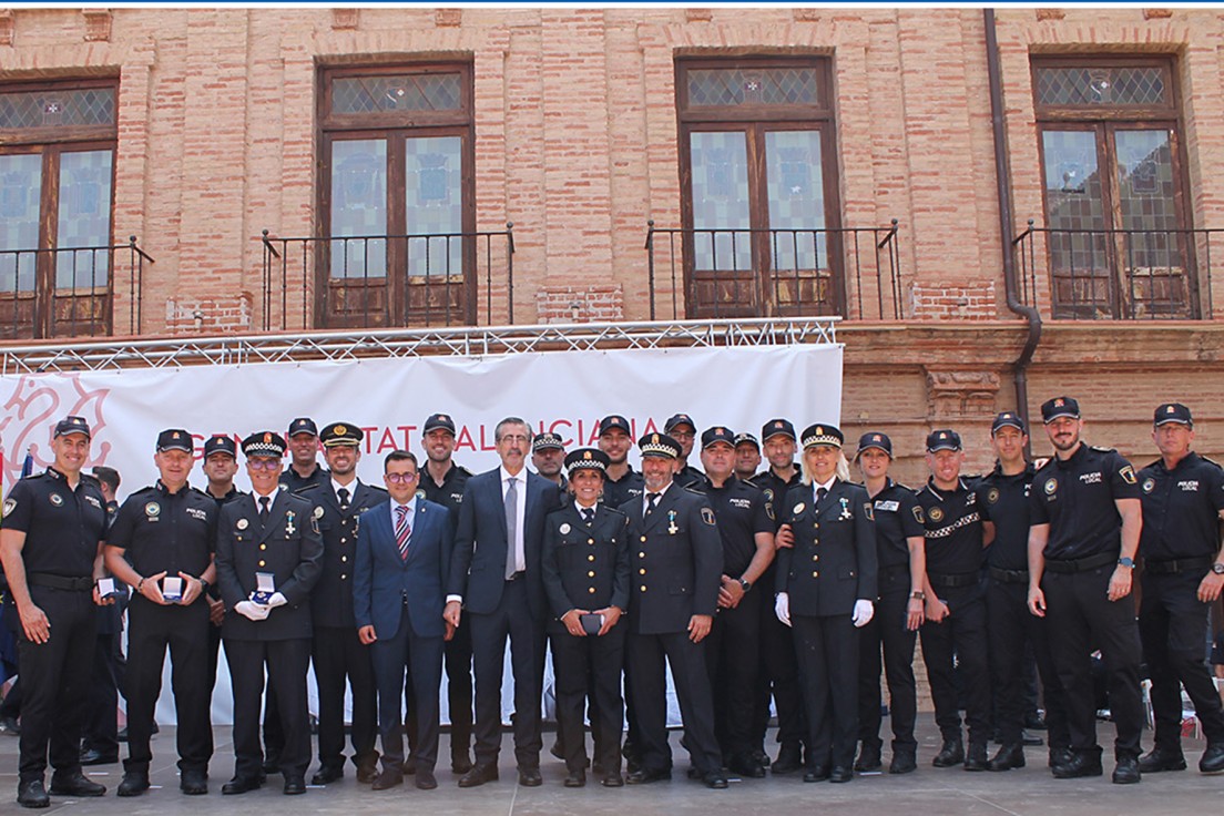 La Generalitat condecora a 27 Policías Locales de Gandia por su labor y vocación de servidores públicos