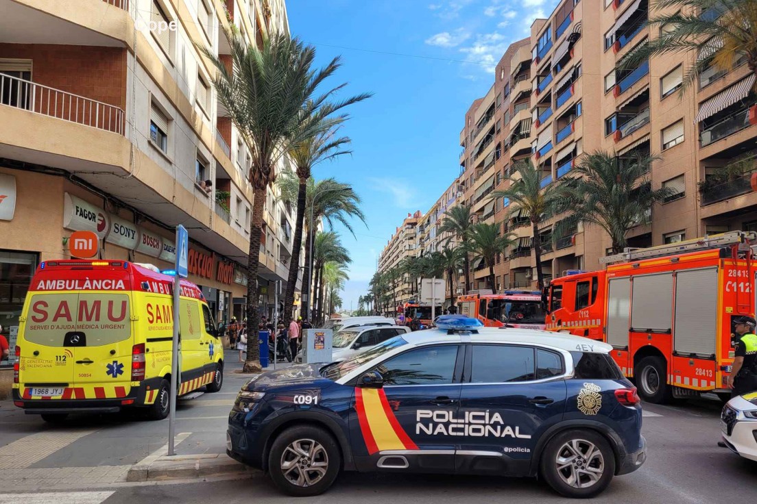 Tres personas atendidas en un incendio en una vivienda en Gandia