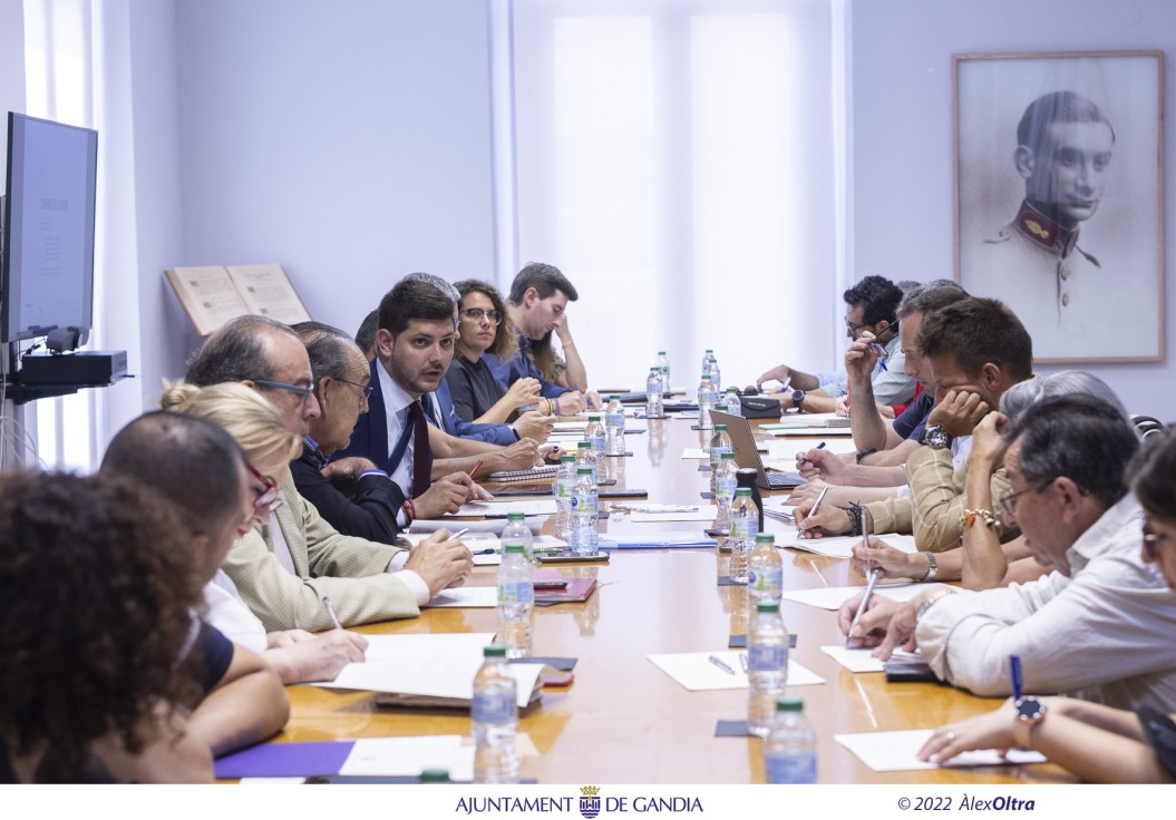 Gandia trabaja ya en una propuesta que definirá los usos de los tinglados del Puerto