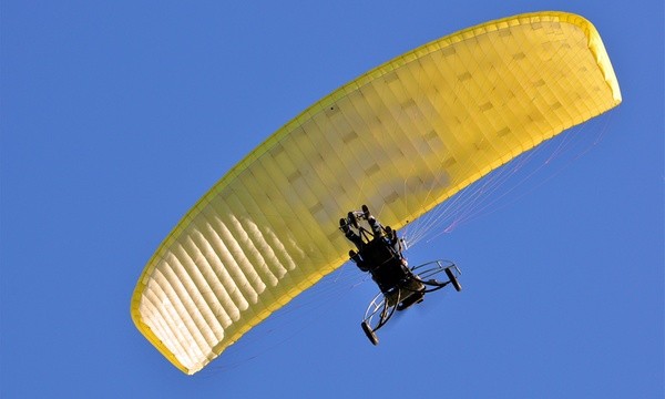 El accidente de un paramotor se salda con un fallecido en Tavernes de la Valldigna