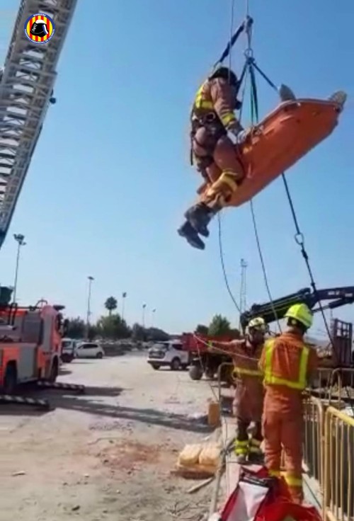 El SAMU asiste a un trabajador tras sufrir un accidente laboral en la estación de Tavernes de la Valldigna