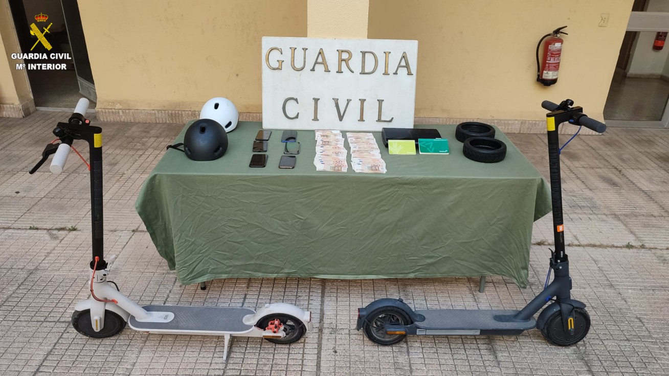 La Guardia Civil detiene en Daimús a dos menores fugados de un centro por un delito de robo con fuerza en un domicilio