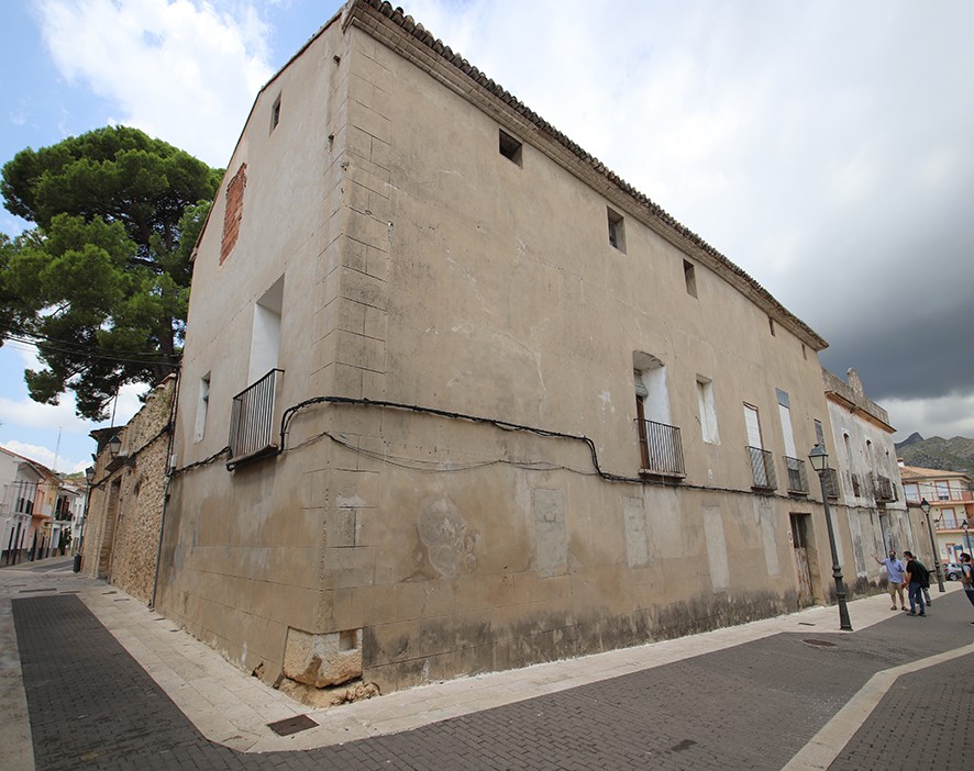 Se presentan las nuevas fases de la restauración del palau dels Comtes de Ròtova