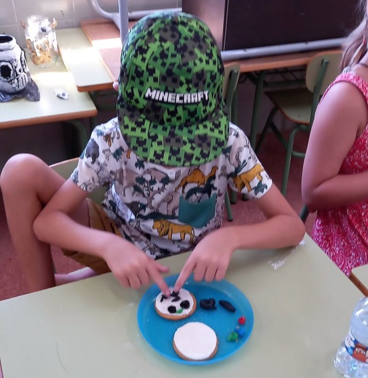 Cáritas Subvenciona con 4.400€ la escoleta de verano a 12 niños en Gandia, 8 de ellos ucranianos