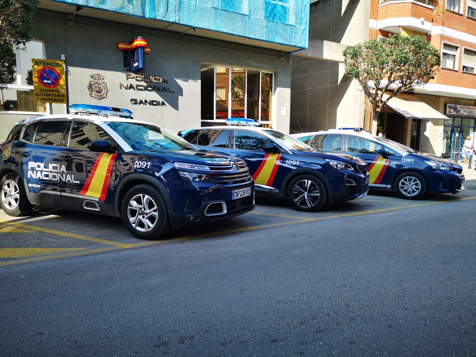 La Policía Nacional detiene en Gandia a dos hombres por grabar a unos jóvenes practicando sexo y difundir las imágenes