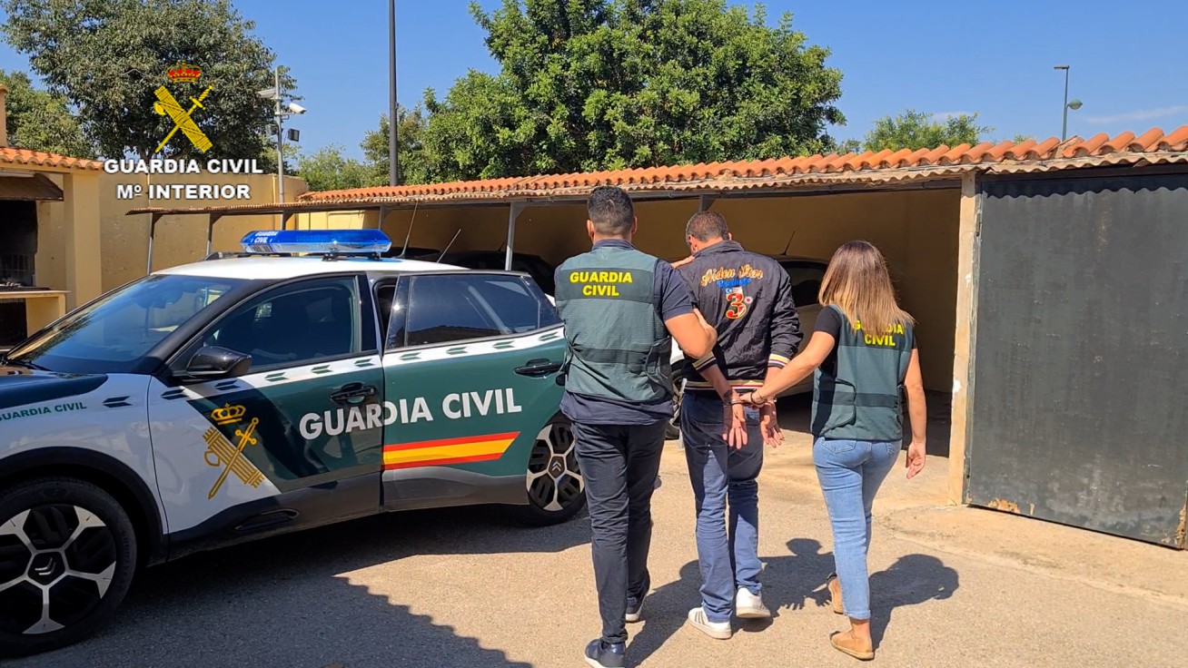 La Guardia Civil detiene a un vendedor web de Oliva que ofrecía medicamentos para potenciar el deseo sexual