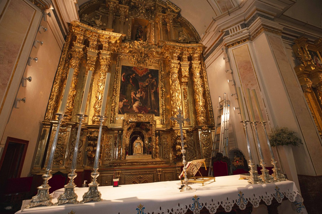 El mismo día de Sant Roc el retablo vuelve a presidir la iglesia del Beato en Gandia