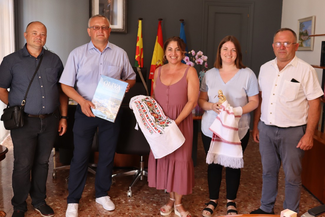 El alcalde de Milişăuţi (Rumanía) visita el Ayuntamiento de Oliva