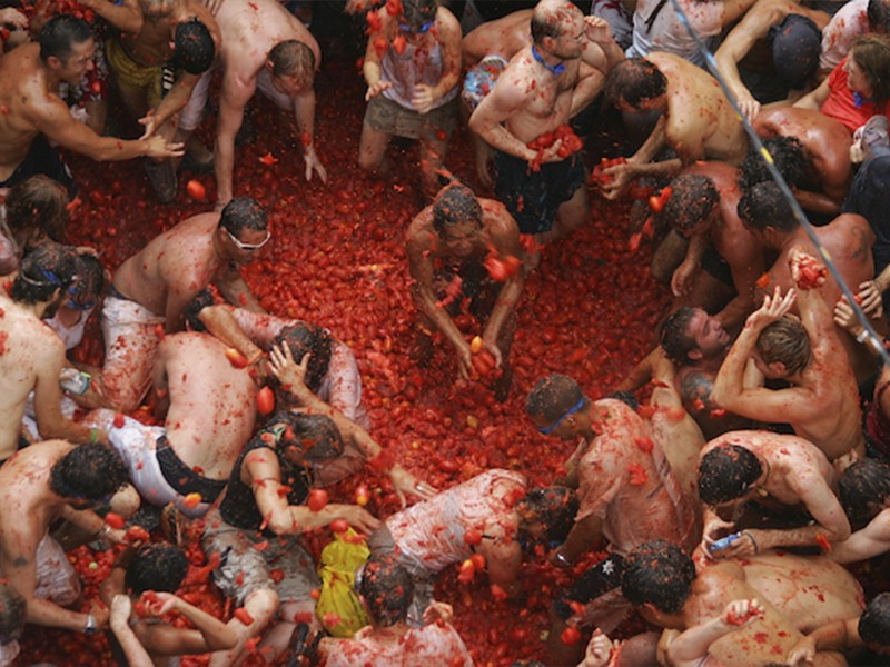 La Diputació de València habilita autobuses gratuitos a La Tomatina desde Oliva, Tavernes y Simat de la Valldigna