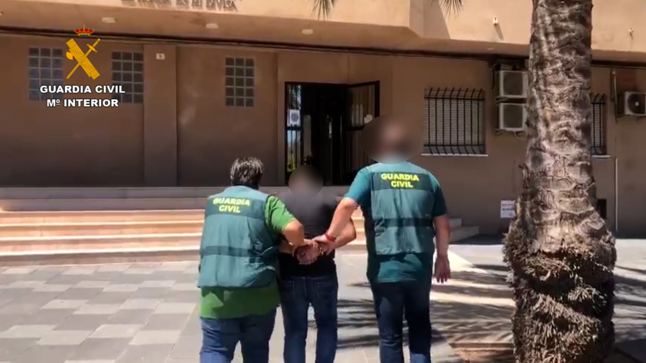 La Guardia Civil detiene en Oliva a un hombre por intentar matar a un británico