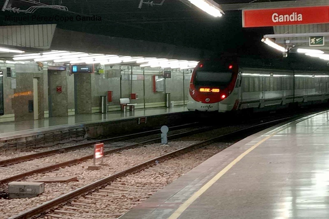 Un maquinista de Renfe deja a 30 pasajeros en Xeraco y se marcha