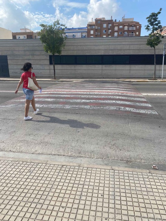 El concejal Renoult denuncia el mal estado de la pintura vial en accesos a colegios de Gandia